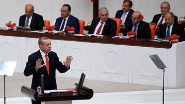Turkish President Tayyip Erdogan addresses lawmakers at the Parliament in Ankara, Turkey, October 1, 2017. (reuters)