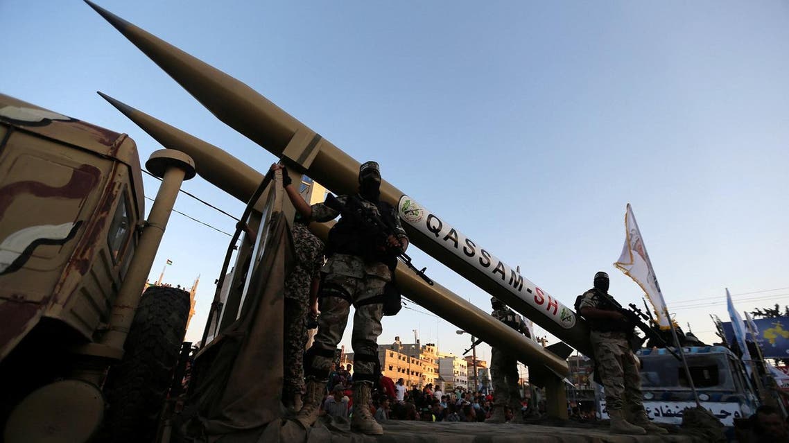 Palestinian members of al-Qassam Brigades, the armed wing of the Hamas movement, display home-made rockets during an anti-Israel military parade, in Rafah in the southern Gaza Strip August 21, 2016. REUTERS/Ibraheem Abu Mustafa