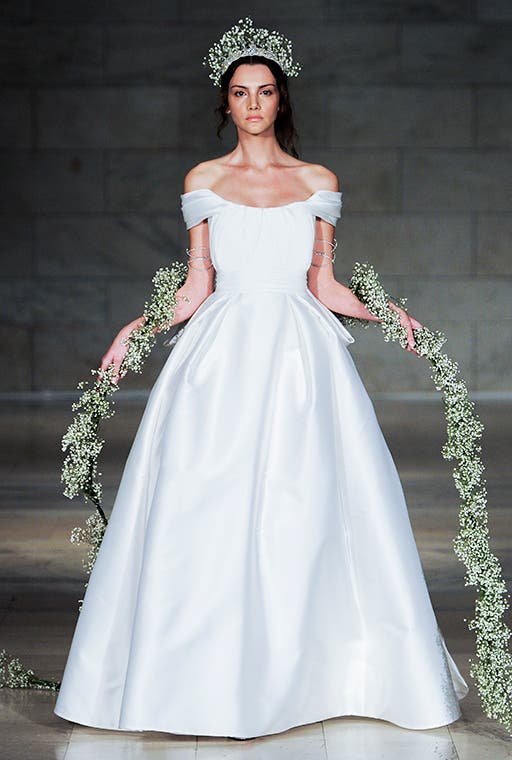 "ملكة الرومانسية" ترتدي أزياء ريم عكرا يوم زفافها 41142cc7-fd2e-4a4d-ba9c-988f50da8682