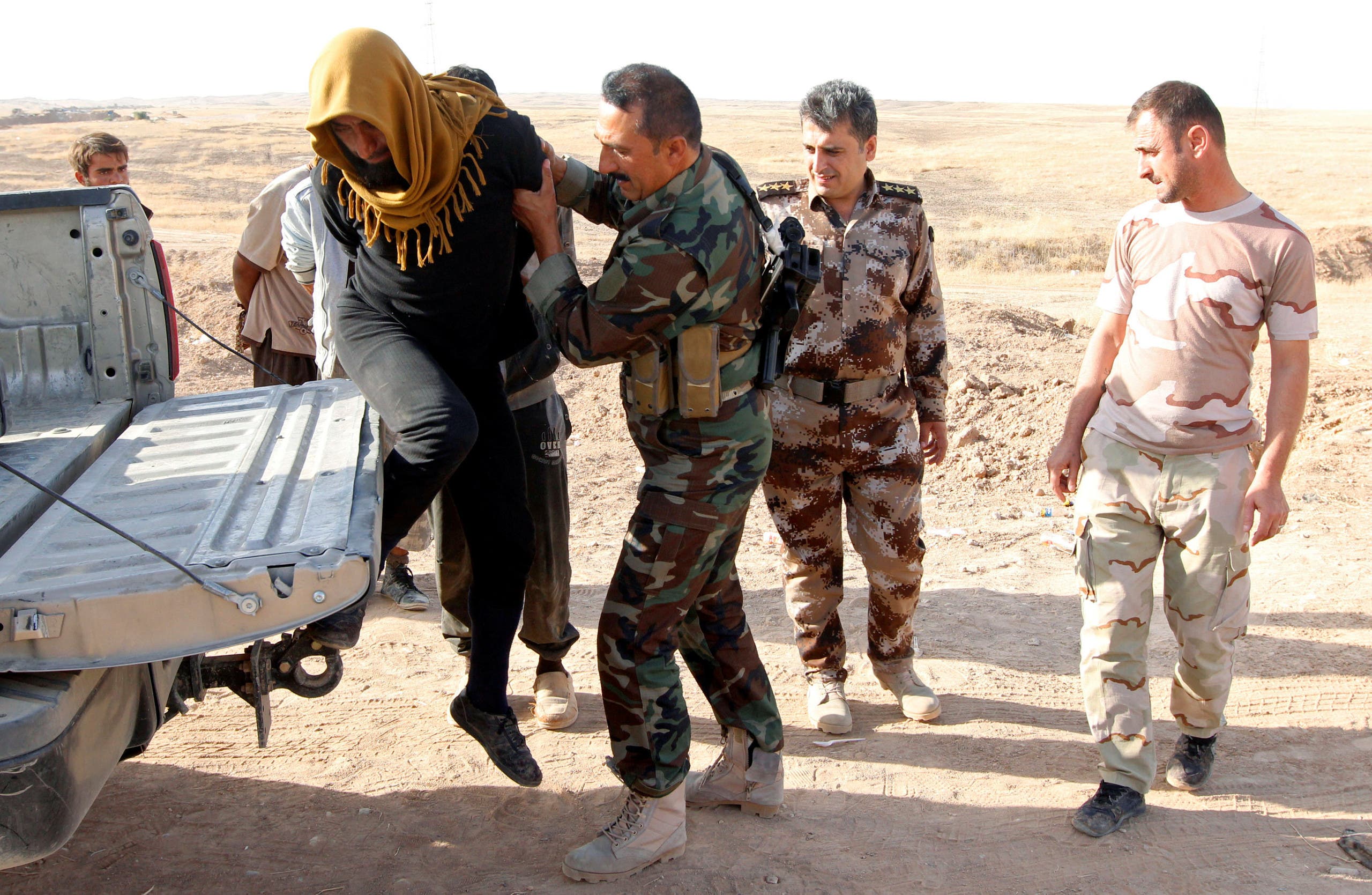 Pictures Show Isis Militants Captured By Peshmerga Forces Al Arabiya English