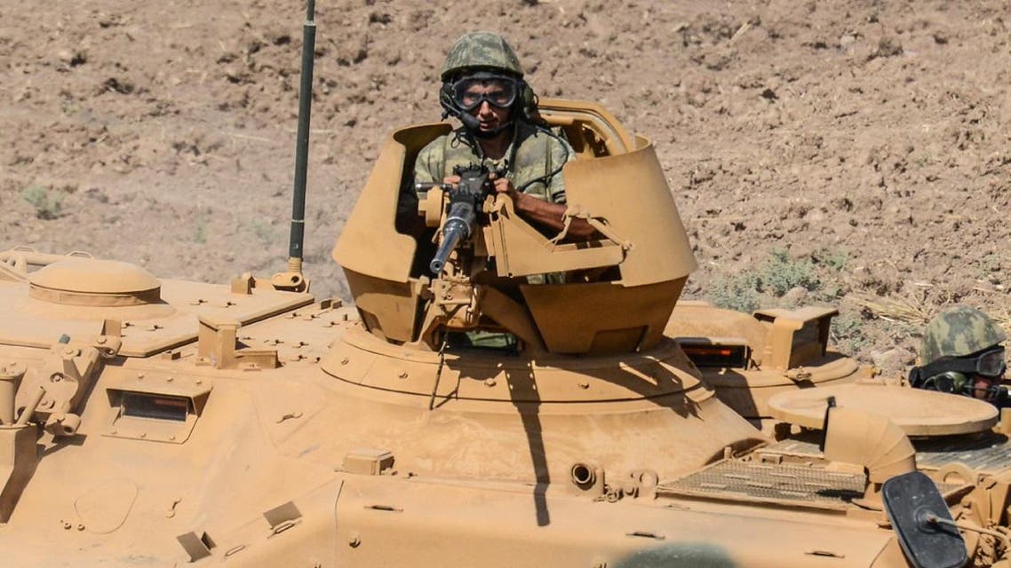 Turkish soldiers conduct military exercises near the Habur crossing gate between Turkey and Iraq on September 27, 2017. (AFP)