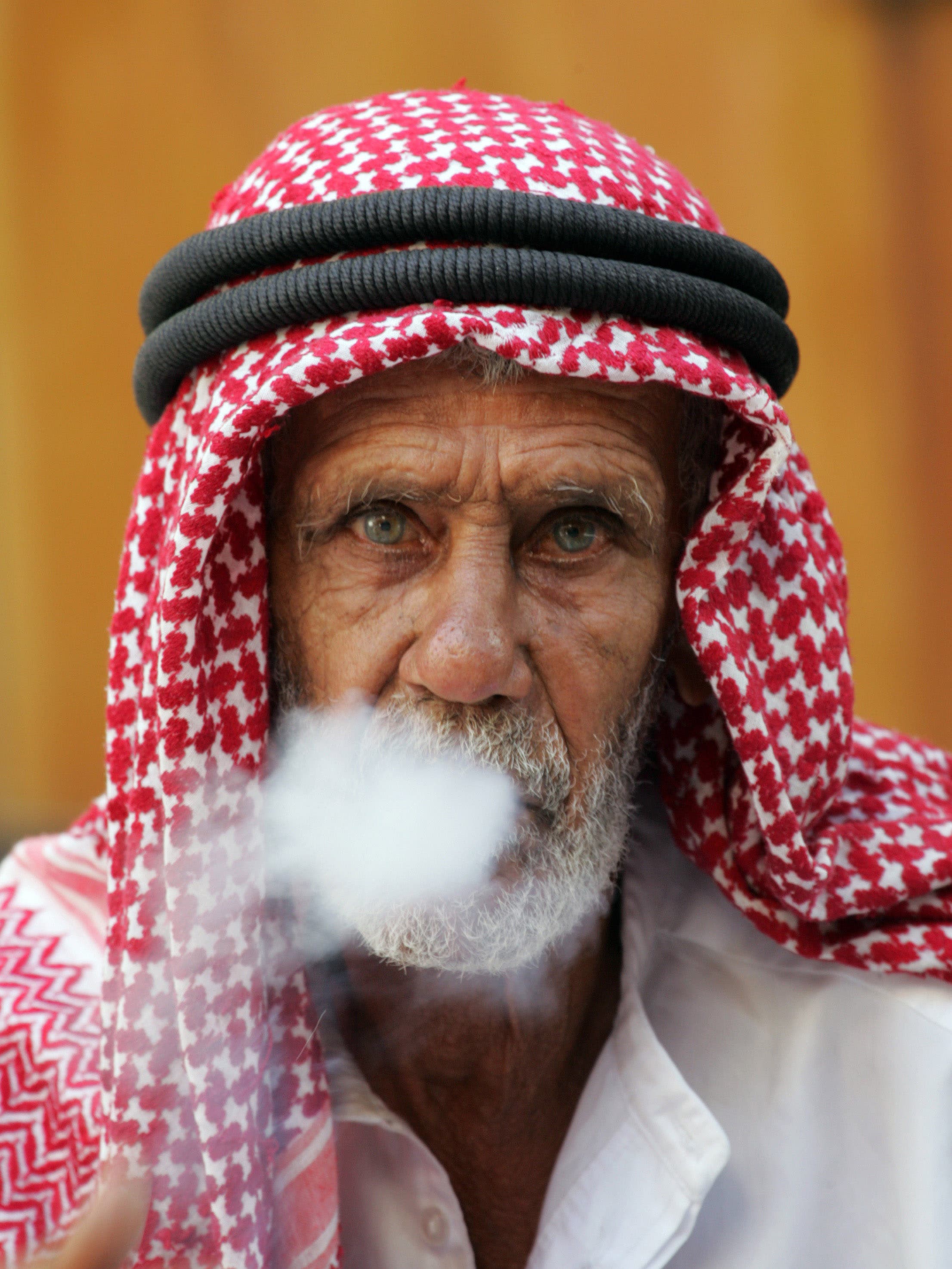Emirati elder Jassim Obaid al Bakali, 75, smokes in Dubai's old Abra Souk June 6, 2006. Dubai municipality is considering banning smoking in public places. (File photo: Reuters)