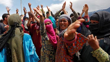 Women protest near the site of an attack on an Indian army base by suspected separatist militants in Kashmir’s Kupwara district, April 27, 2017. (Reuters)