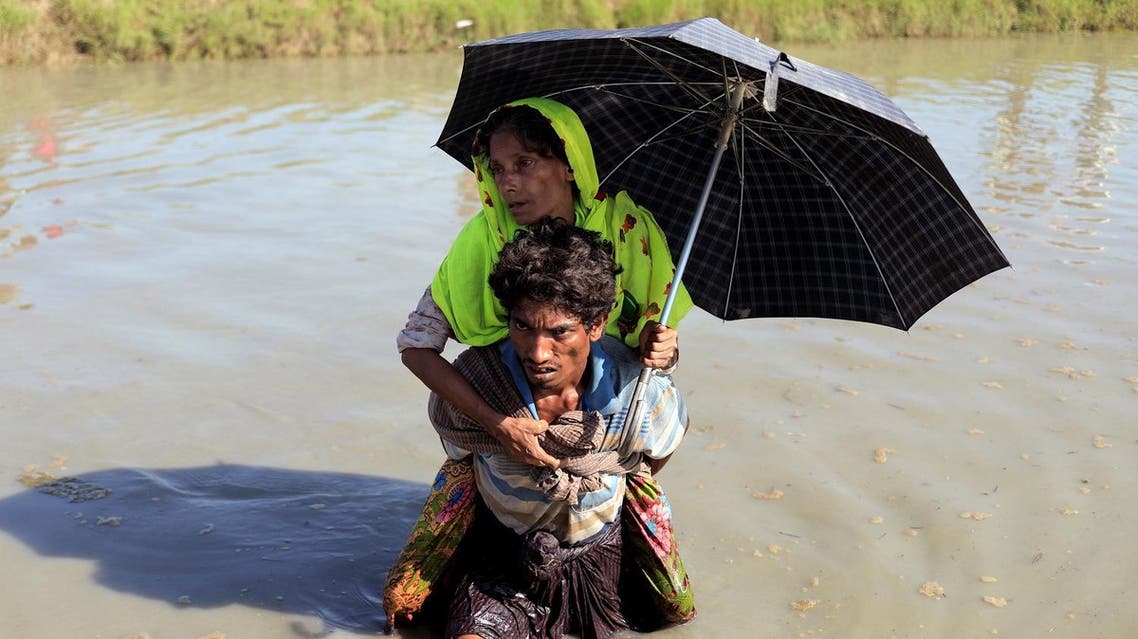 Rohingya refugees who fled from Myanmar make their way after crossing the border in Palang Khali, near Cox's Bazar, Bangladesh October 16, 2017. REUTERS/Zohra Bensemra