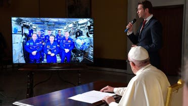 بابا الفاتيكان يتحدث إلى رواد روس في محطة الفضاء الدولية