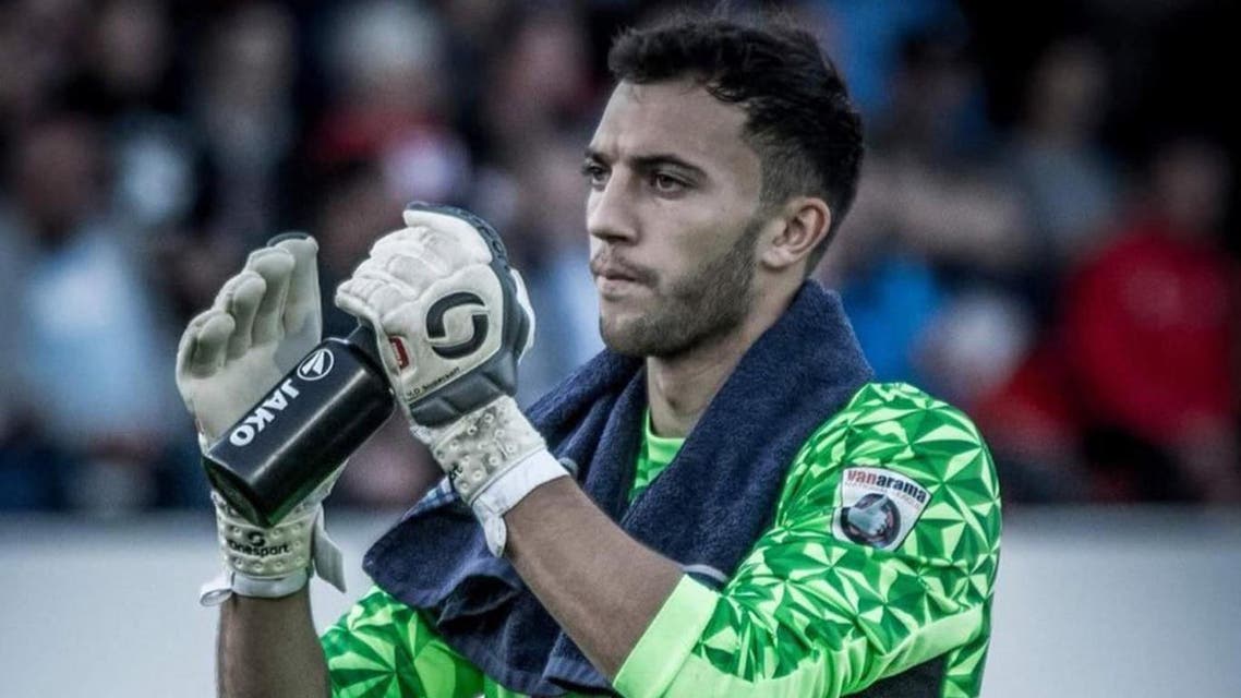 Salford keeper Max Crocombe was issued a red card for relieving himself at the home of Bradford Park Avenue in the National League North. (Twitter/@Meeiix)