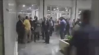 عقب تنحي بارزاني.. محتجون يحاولون اقتحام البرلمان