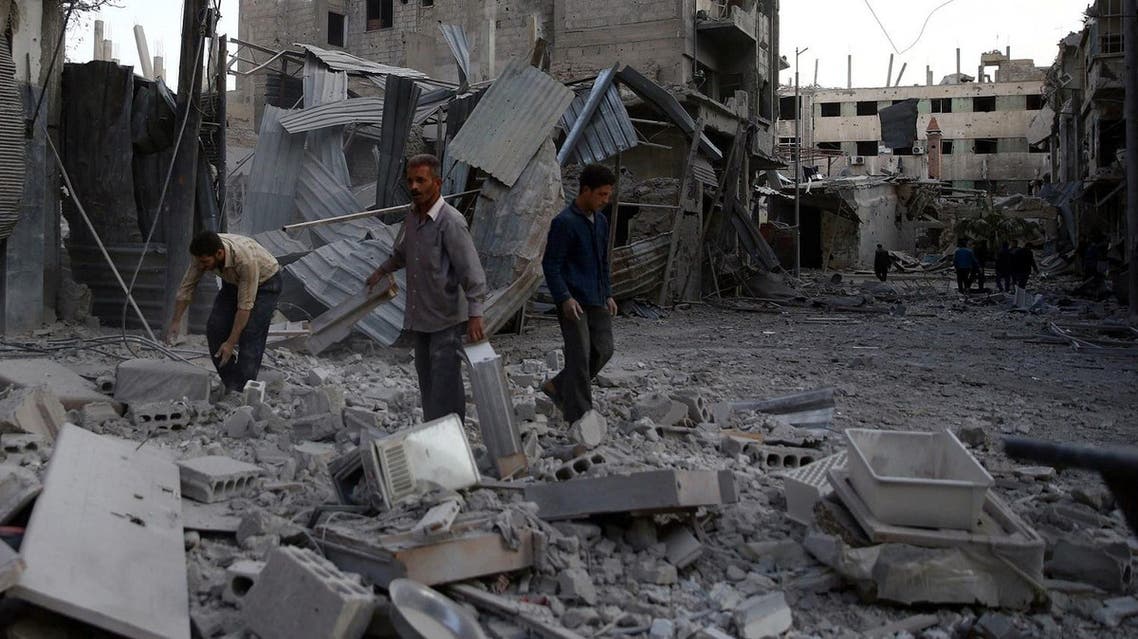 Men inspect damages after an airstrike on the rebel-held city of Douma, in the eastern Damascus suburb of Ghouta, Syria November 2, 2017. (Reuters)
