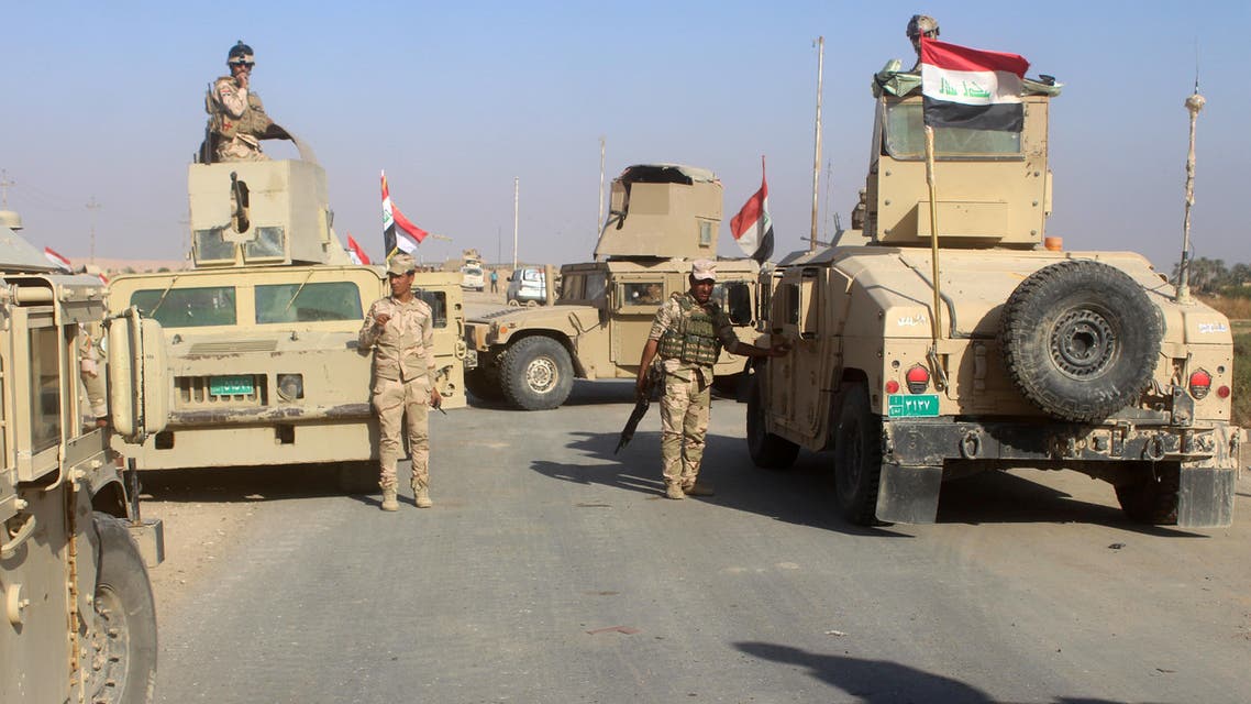 Iraqi security forces gather in the Rawa area during an operation to retake the Euphrates Valley town from the Islamic State group on November 11, 2017. MOADH AL-DULAIMI / AFP