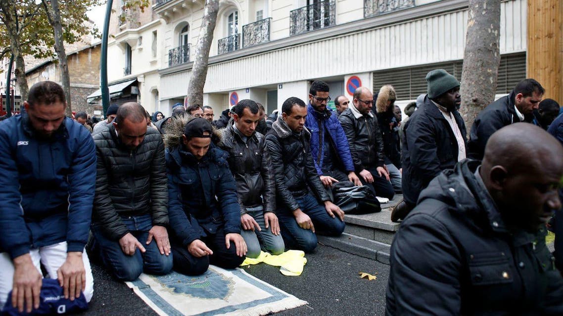 Prayers on road