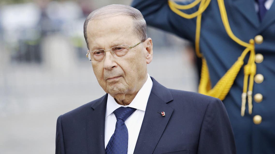 Michel Aoun during a welcome ceremony under the Arc de Triomphe in Paris on September 25, 2017. (AFP)