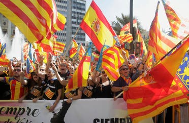 Right-wing demonstrators waving Spanish and Valencian flags insult local leftist politicians accusing them to sympathize with the Catalan separatist movement during the festivities of the regional day in Valencia, Spain October 9, 2017. (Reuters)