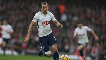 Tottenham Hotspur's English striker Harry Kane runs with the ball during the English Premier League football match between Arsenal and Tottenham Hotspur at the Emirates Stadium in London on November 18, 2017.  Daniel LEAL-OLIVAS / AFP