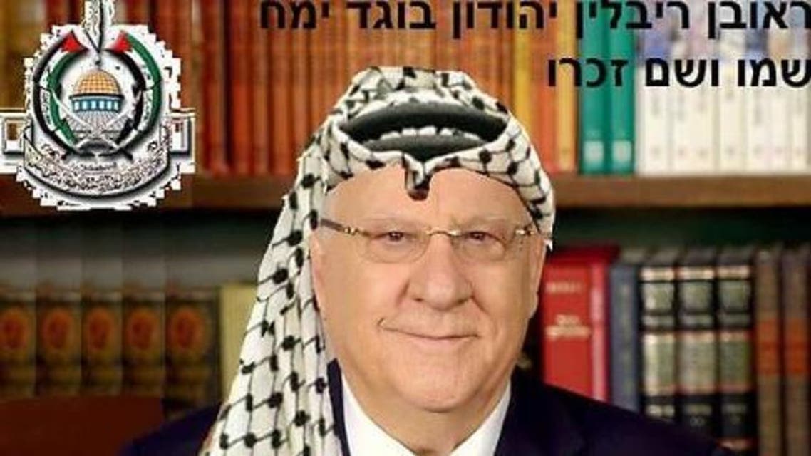 صورة للرئيس الإسرائيلي "روبوتين ريفلين" وهو يرتدي الكوفية الفلسطينية