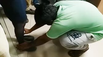 Indian touches airhostess feet to apologize for harassment