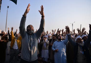 Pakistani protesters from the Tehreek-i-Labaik Yah Rasool Allah Pakistan (TLYRAP) religious group shout religious slogans during a protest in Islamabad on November 26, 2017. (AFP)