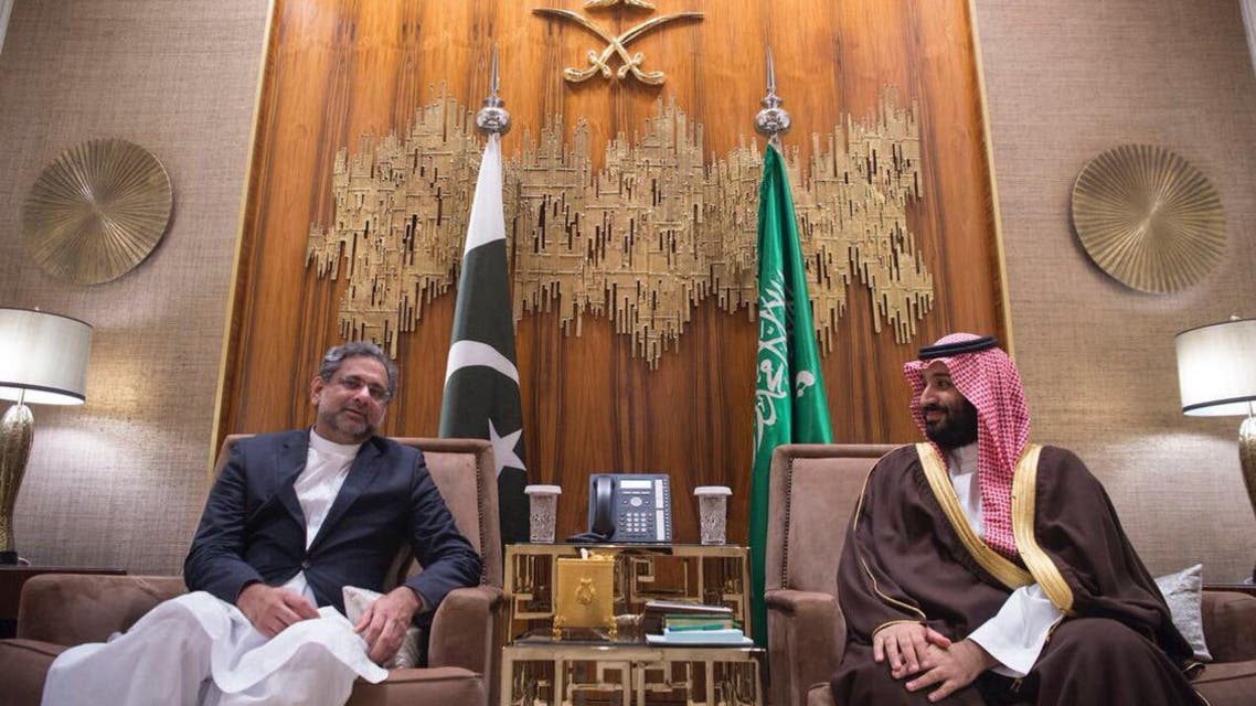 ولي العهد السعودي يستقبل رئيس وزراء باكستان