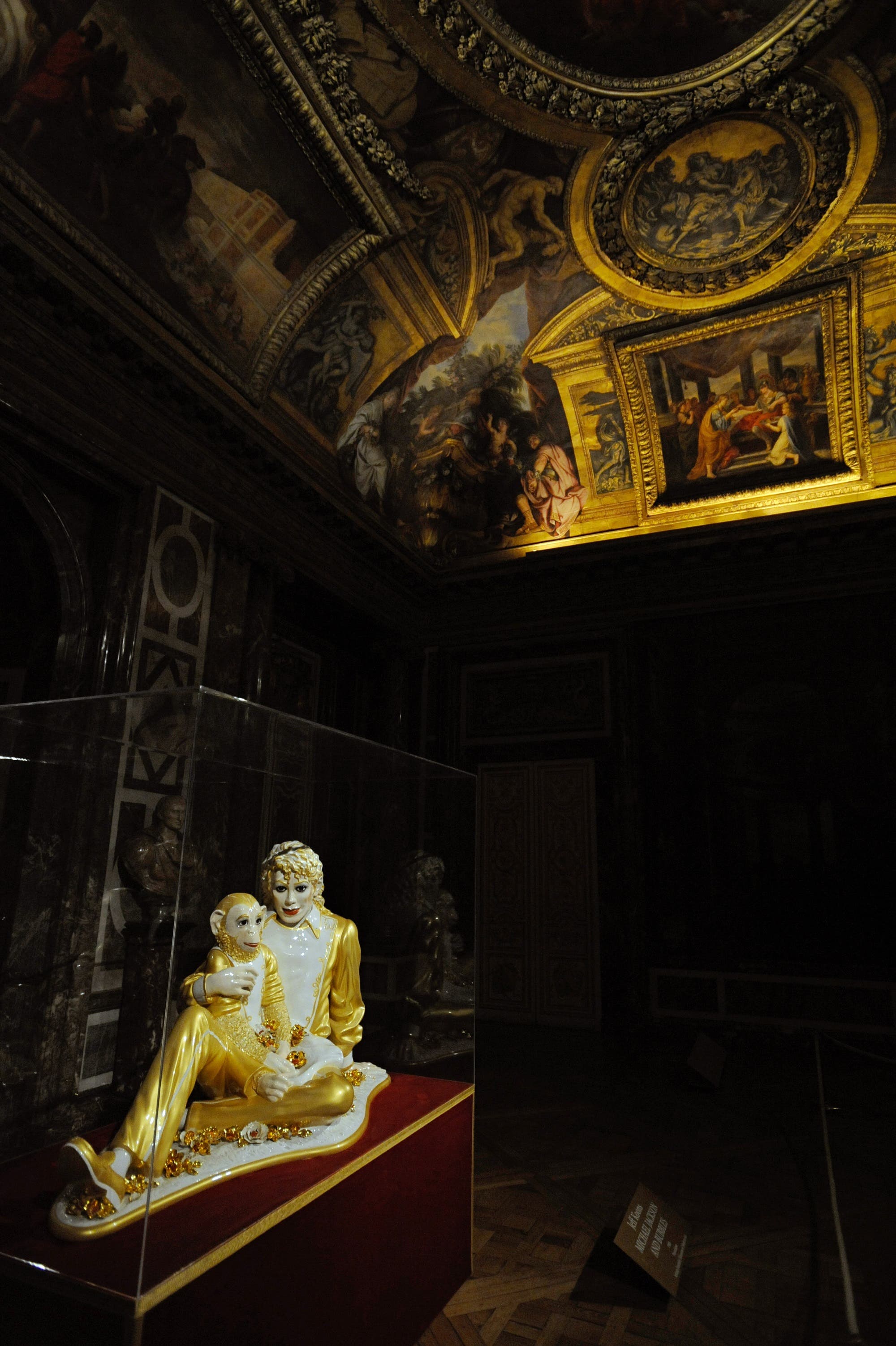 Picture taken on September 9, 2008 at the Chateau de Versailles, western Paris shows “Michael Jackson and Bubbles”, a sculpture of top-selling US artist Jeff Koons exhibited in the in the Venus Salon. (AFP)