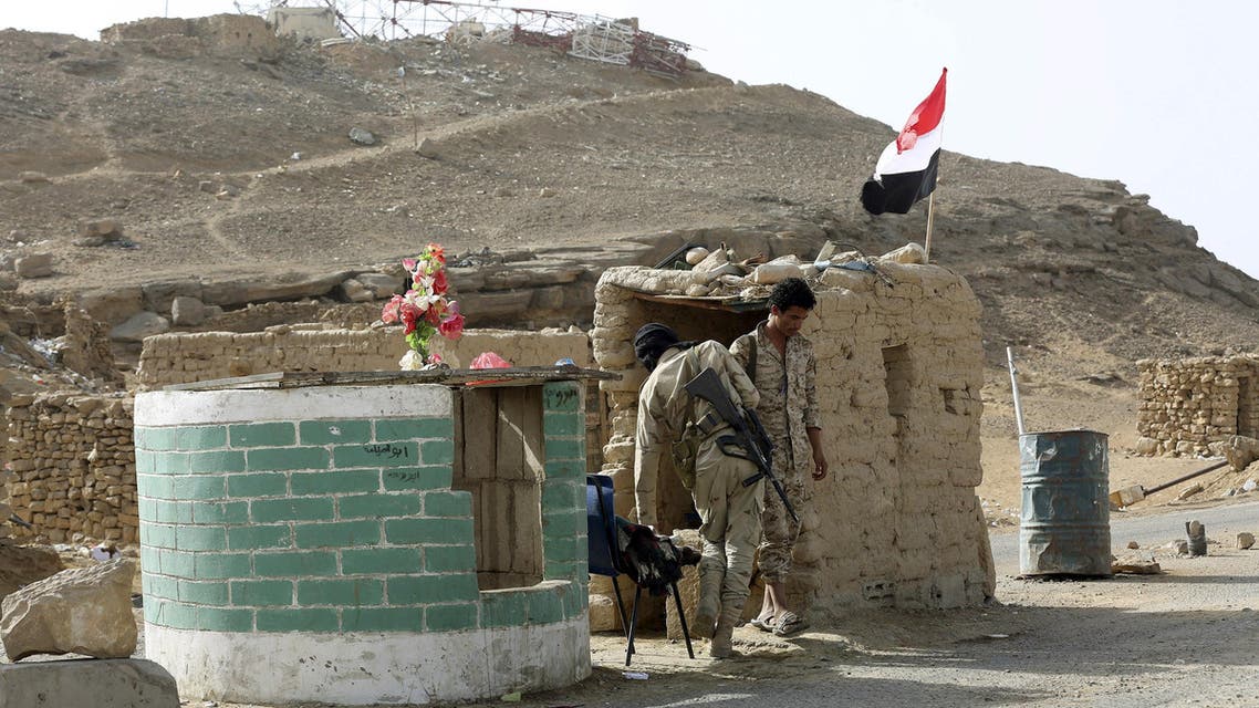 Army soldiers man a checkpoint in the historical town of Baraqish in Yemen's al-Jawf province after it was taken over by pro-government forces from Houthi fighters April 6, 2016. REUTERS