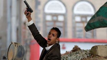 أحد عناصر ميليشيات الحوثي في صنعاء بعد الاعلان عن مقتل صالح