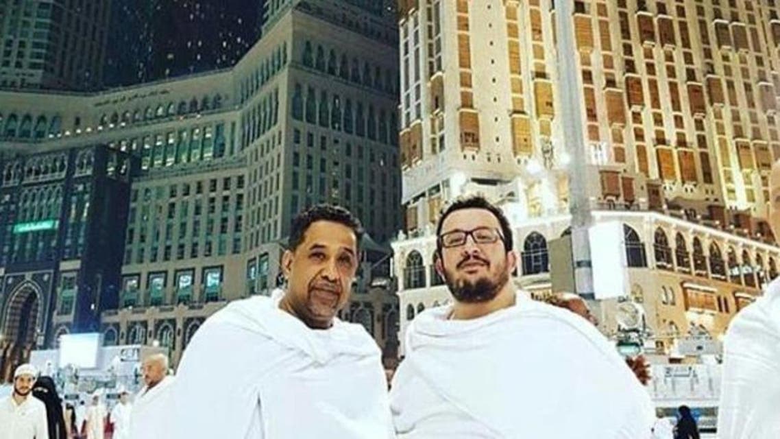 الشاب خالد بملابس الإحرام