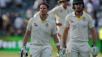 Smith holds firm as Australia rein in England