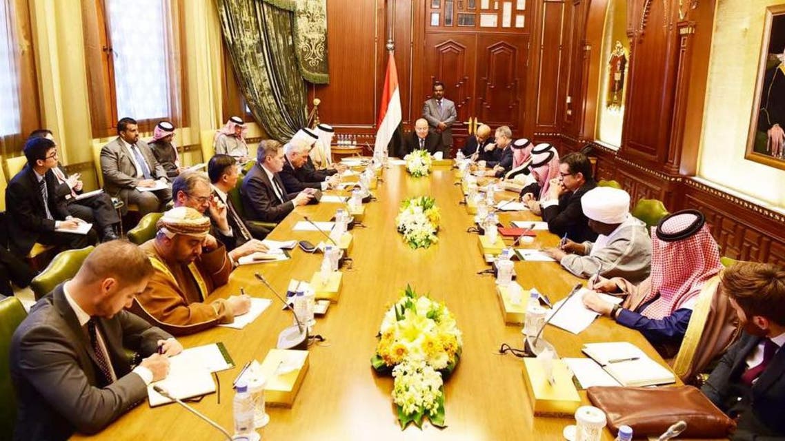 الرئيس اليمني مع سفراء الدول الـ 19