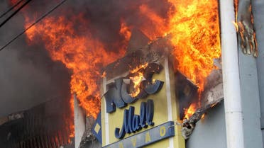 A fire rages on at a shopping mall Saturday, Dec. 23, 2017, Davao city, southern Philippines. (AP)