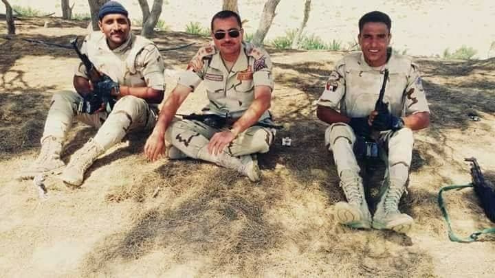 العقيد أحمد الكفراوي الذي قتل في هجوم إرهابي بئر العبد يتوسط الصورة