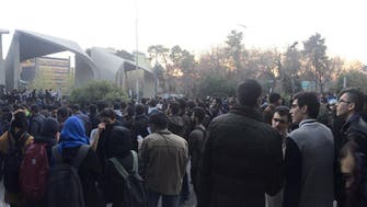 رقعة الاحتجاجات تتسع في إيران وتصل أقصى الجنوب