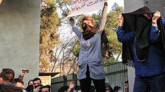 احتجاجات إيران.. شعار "خبز عمل حرية" و9 مطالب رئيسية