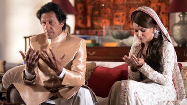 Imran Khan and Reham Khan pray during their wedding ceremony in Islamabad on January 8, 2015. (AFP)