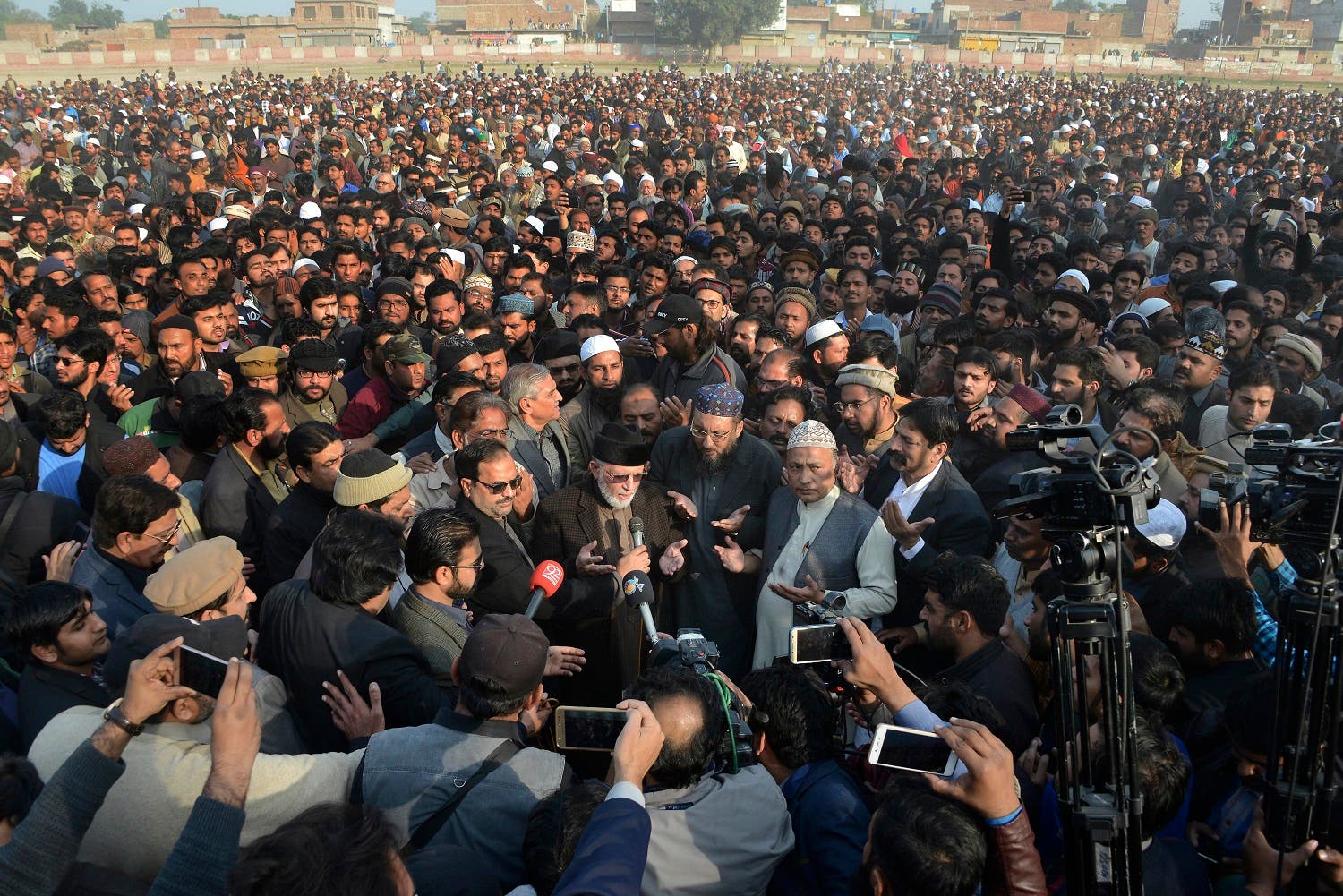 People attend a funeral of a Pakistani young girl who was raped and killed, in Kasur, Pakistan, on Jan. 10, 2018. (AP)