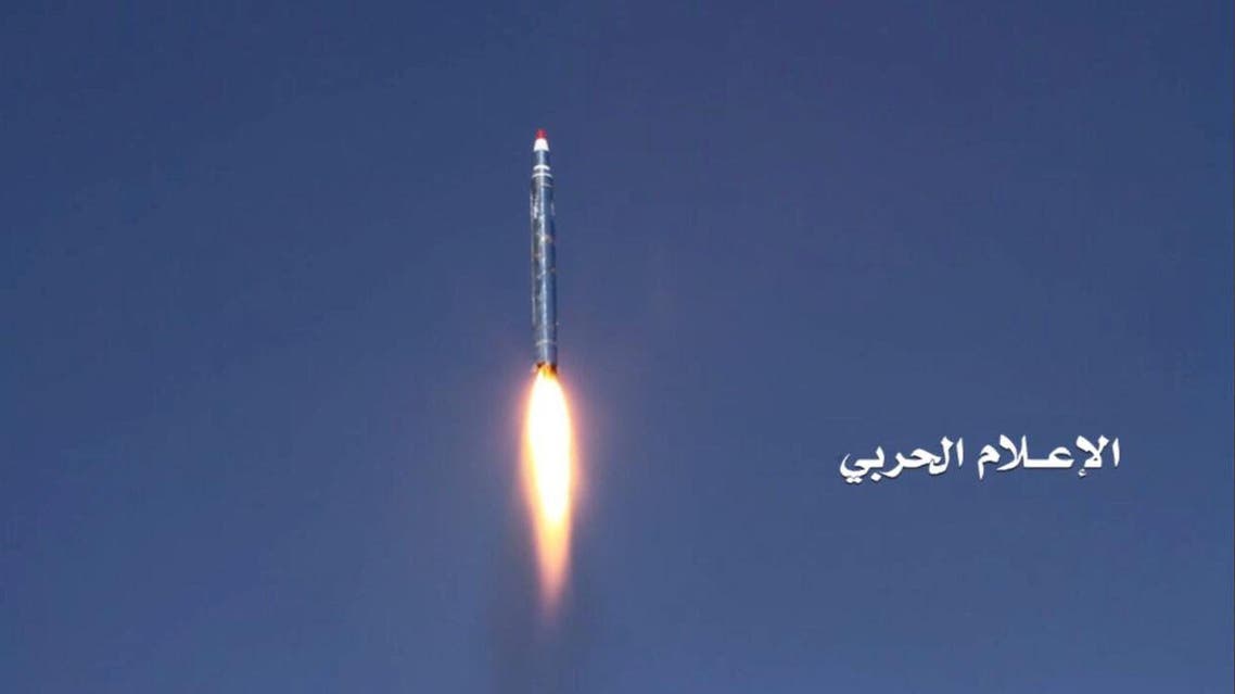 اليمن السعودية صاروخ باليسي صواريخ باليسيتة الحوثي الحوثيين A ballistic missile is seen after it was fired toward the Saudi capital of Riyadh from an undisclosed location in Yemen, in this handout photo released December 19, 2017 by the Houthi movement's War Media. Houthi War Media/Handout via REUTERS ATTENTION EDITORS - THIS PICTURE WAS PROVIDED BY A THIRD PARTY. NO RESALES. houthi yemen saudi arabia ksa balistic missile misile missil