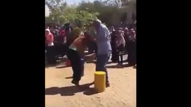 رئيس جامعة سودانية "مدافع عن المرأة" يضرب طالبتين