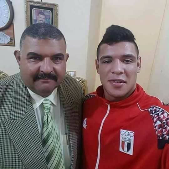 عبداللطيف مع والده