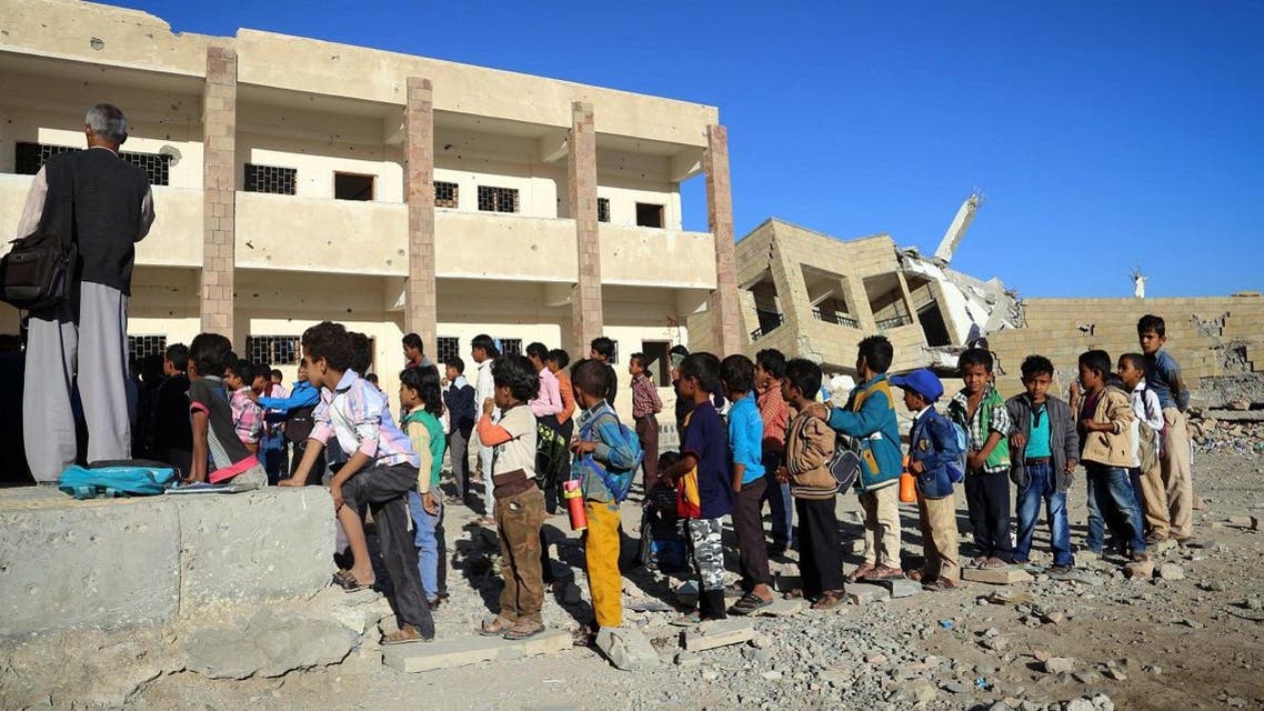 Houthi militias suspend schools for one month in Sanaa