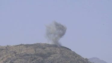 دخان إثر معارك تعز بين الجيش اليمني والحوثيين
