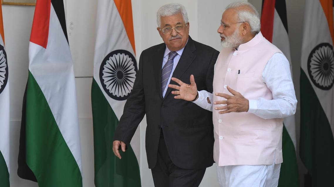 Palestinian leader Mahmud Abbas (L) arrives with Indian Prime Minister Narendra Modi prior to a meeting and signing ceremony in New Delhi on May 16, 2017. (AFP)