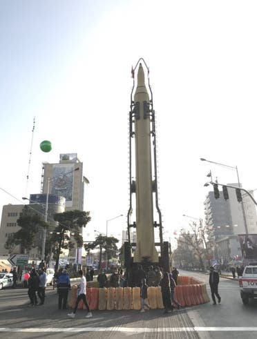 صاروخ قدر F الباليستي الذي عرض في شوارع طهران