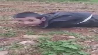 بالفيديو.. طفل داعشي مرمي أرضاً.. "بدك تقوسني؟"
