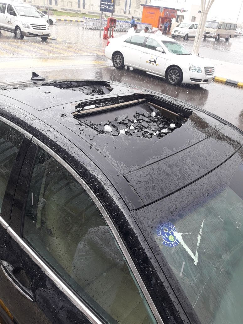 سيارة أخرى تعاني من أضرار