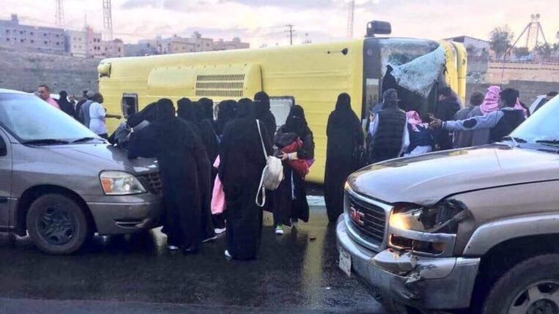 انقلاب حافلة طالبات في عسير