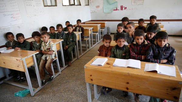 الحوثي يفرض "إتاوات" على الطلبة.. ولا يدفع للمعلمين