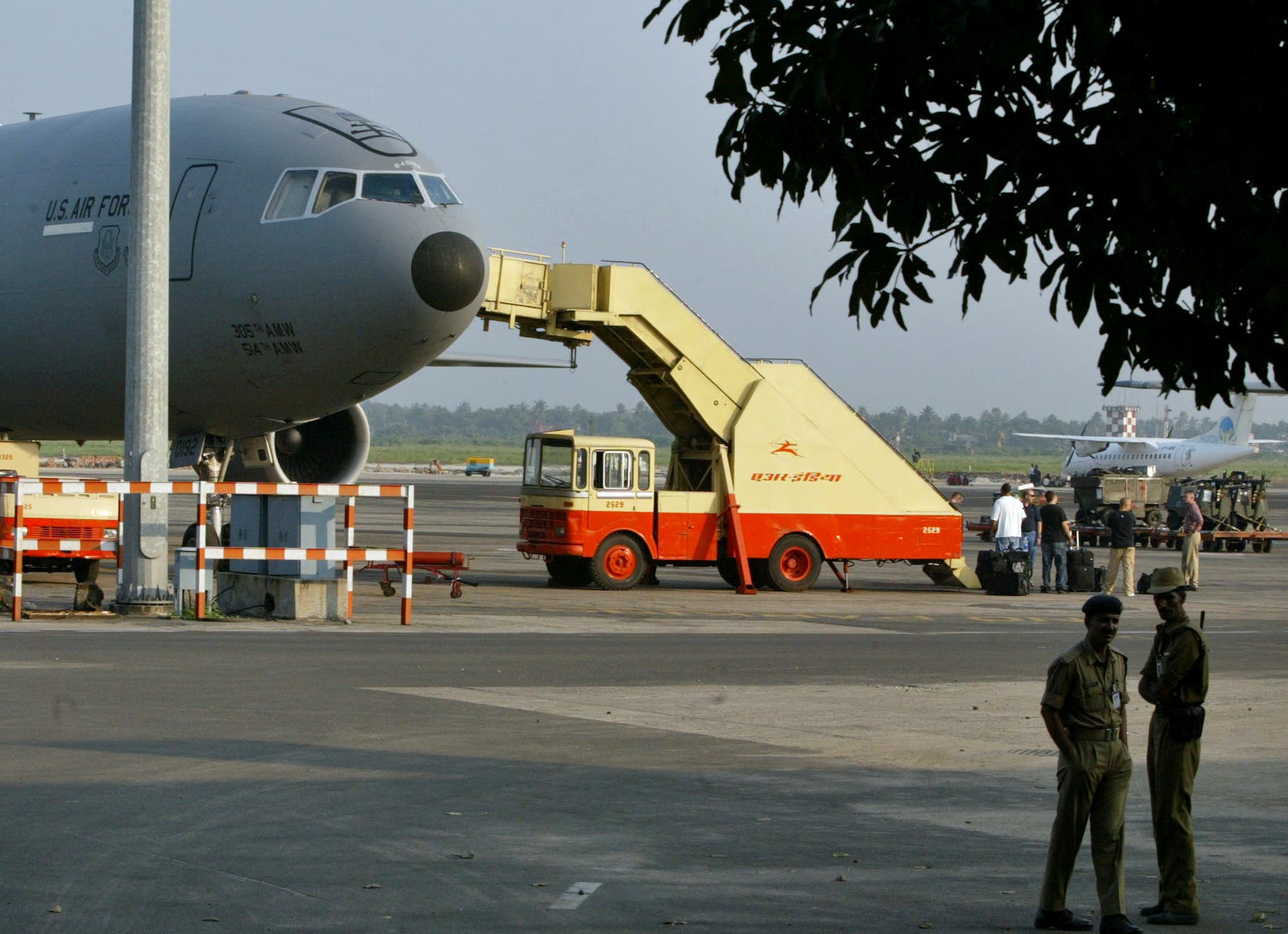US Air Force personnel prepare to board a US Air Force KC10 plane at the Netaji Subhash Chandra Bose International airport in Calcutta on Nov. 4, 2005. (AP)