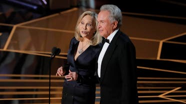 Warren Beatty and Faye Dunaway take the stage to present the Oscar for Best Picture. (Reuters)