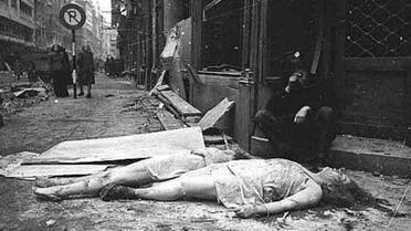صورة لإمرأتين ألمانيتين أعدمتا رميا بالرصاص عقب تعرضهما للاغتصاب ببرلين مطلع شهر مايو سنة 1945