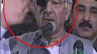 سیال کوٹ میں وزیر خارجہ خواجہ آصف کے چہرے پر سیاہی پھینک دی گئی 