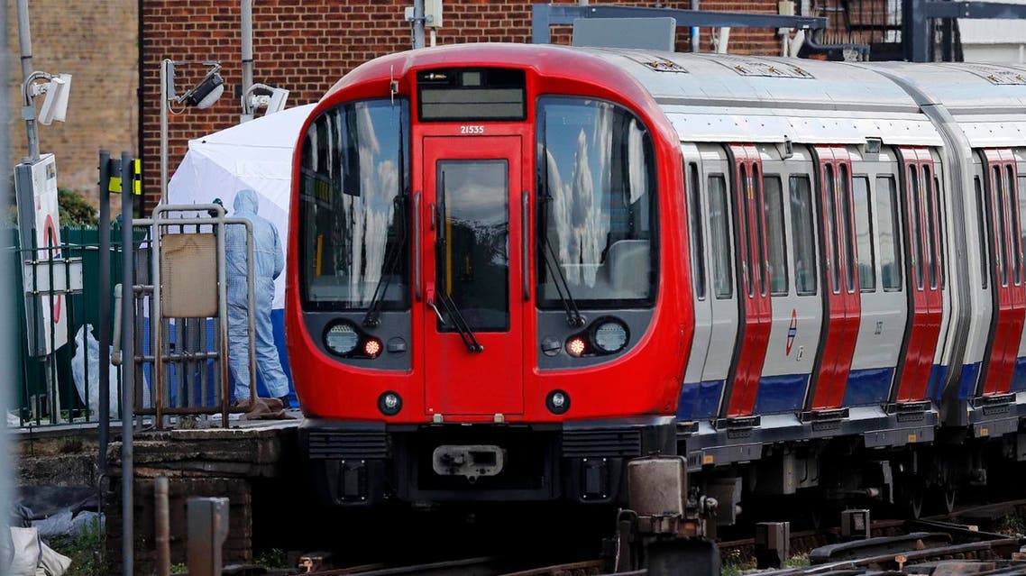 Forensics officers work alongside an underground tube train at a platform at Parsons Green underground tube station in west London on September 15, 2017. (AFP)