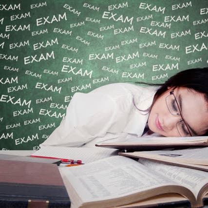 دراسة: النوم مبكرًا سر النجاح في الاختبارات الدراسية